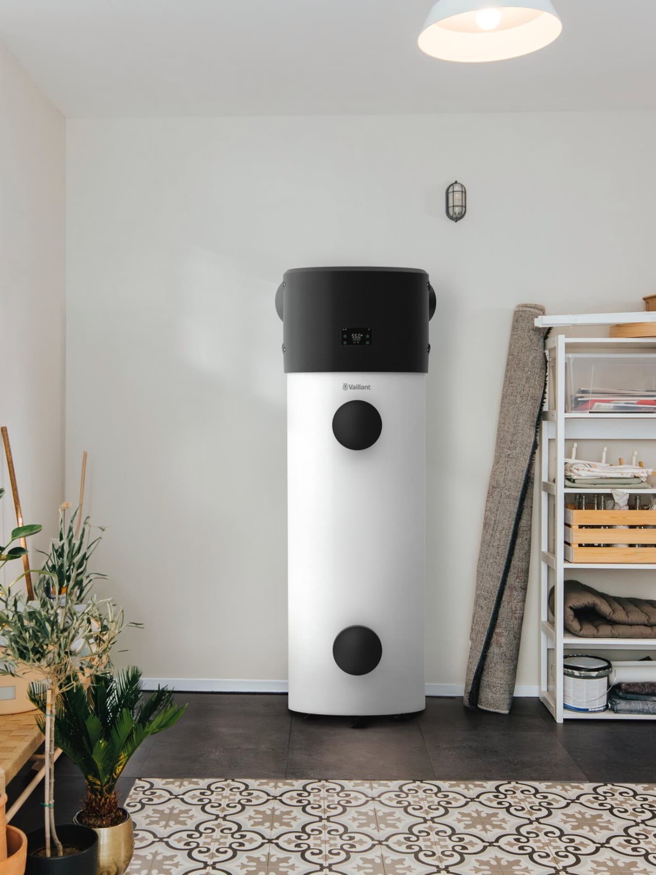 Vaillant aroSTOR plus warmwaterwarmtepomp in een bijkeuken