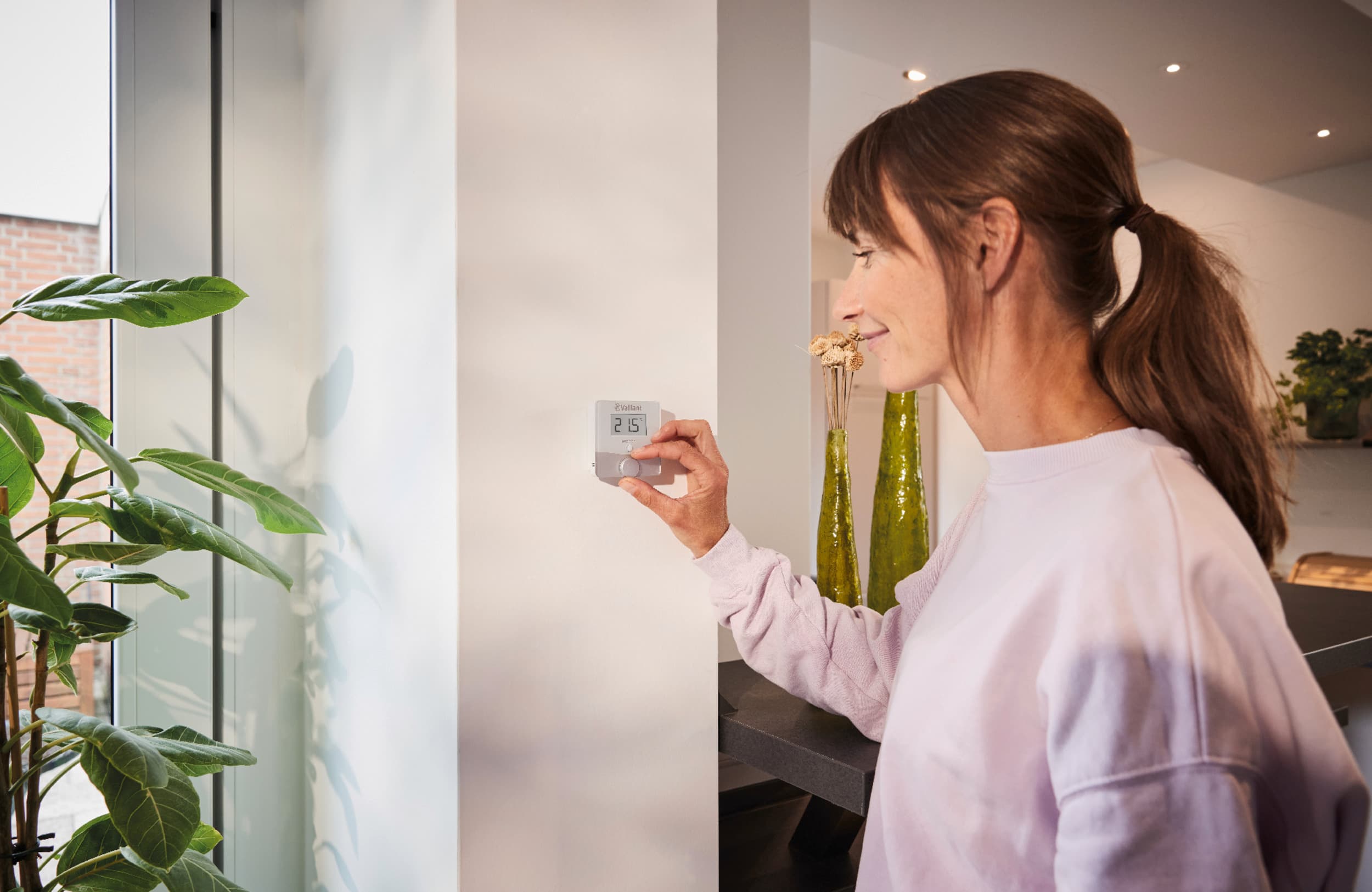 Een vrouw maakt gebruik van de sensoROOM