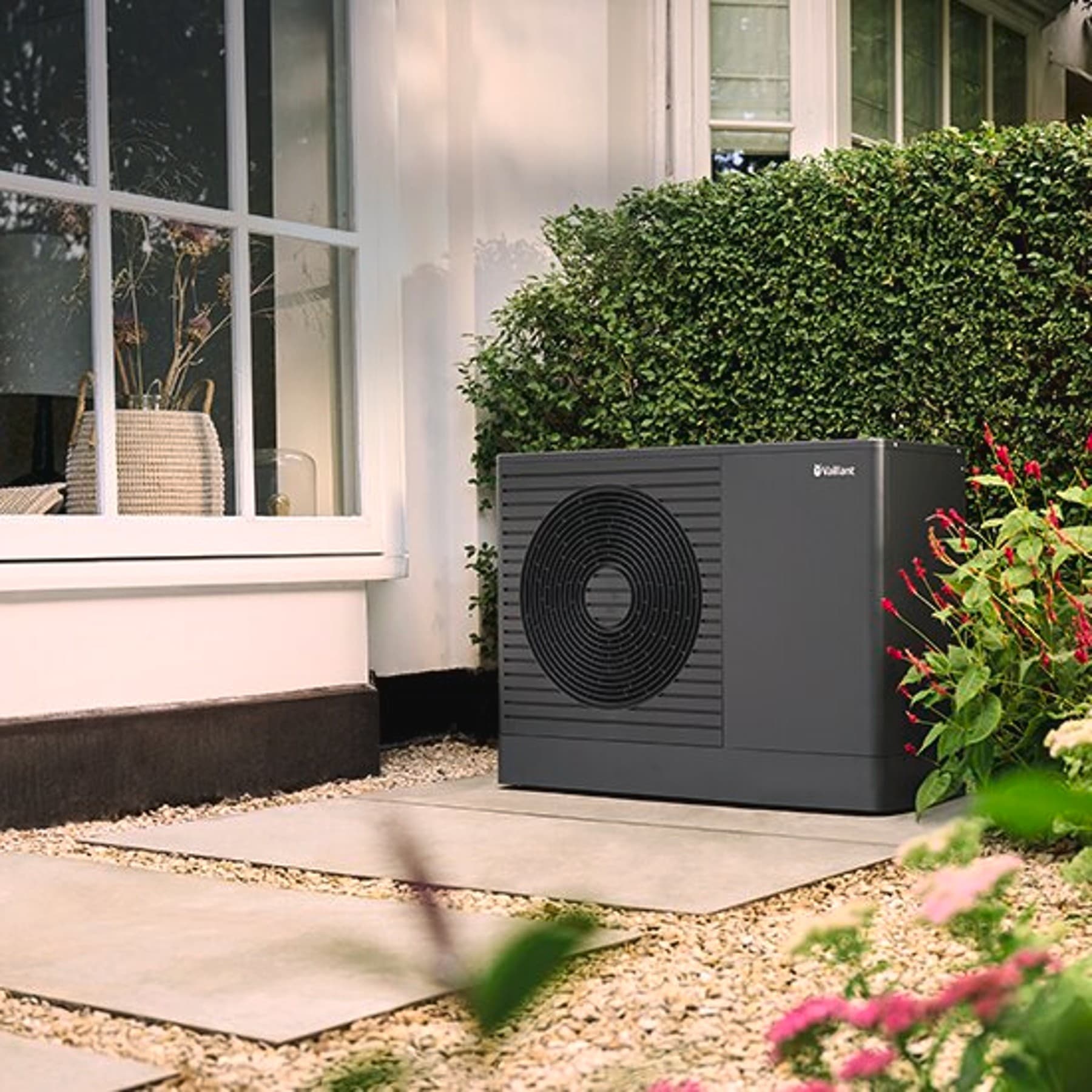 Vaillant aroTHERM pro in een tuin
