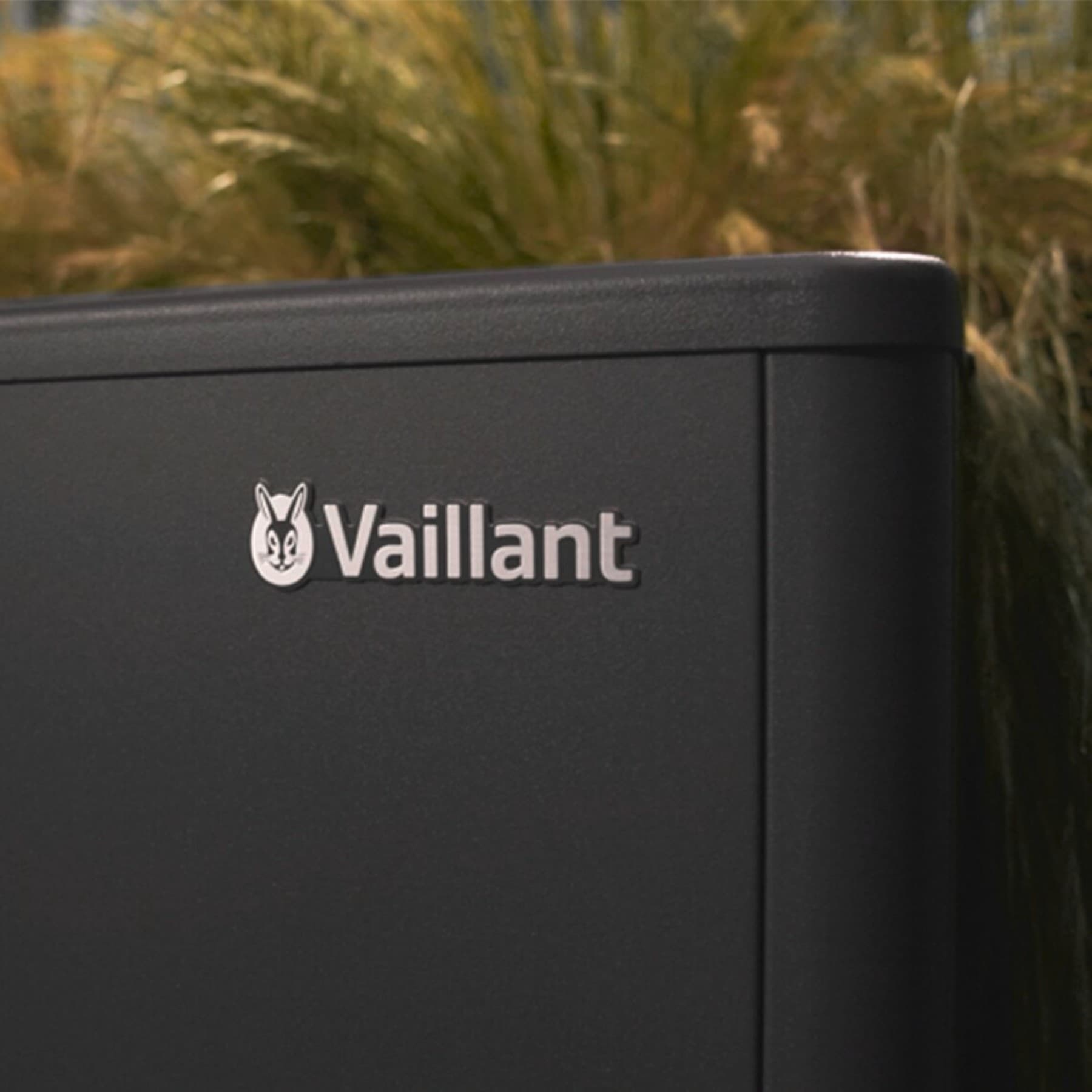 Closeup van een Vaillant warmtepomp.