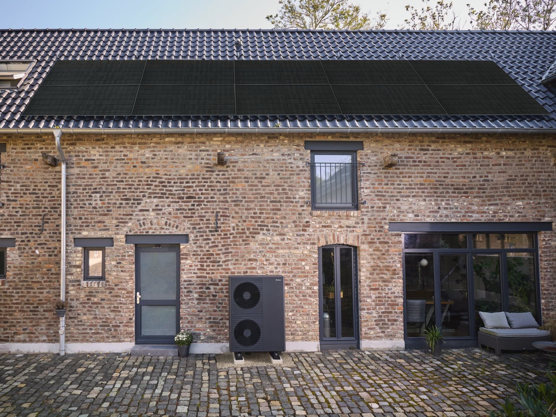 Zonnepanelen op het dak van een huis