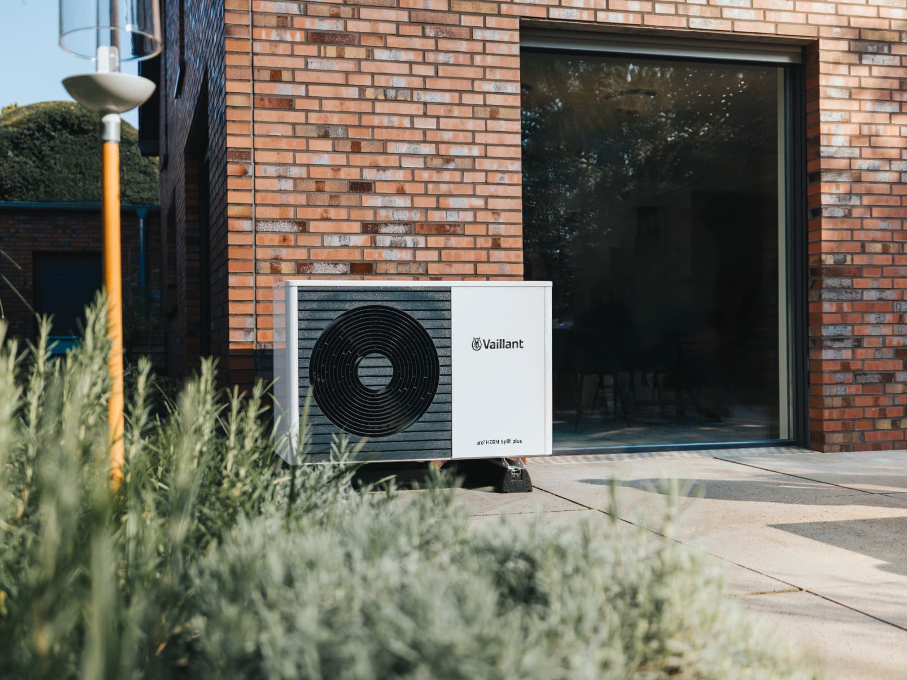 Een Vaillant-warmtepomp voor een modern gebouw