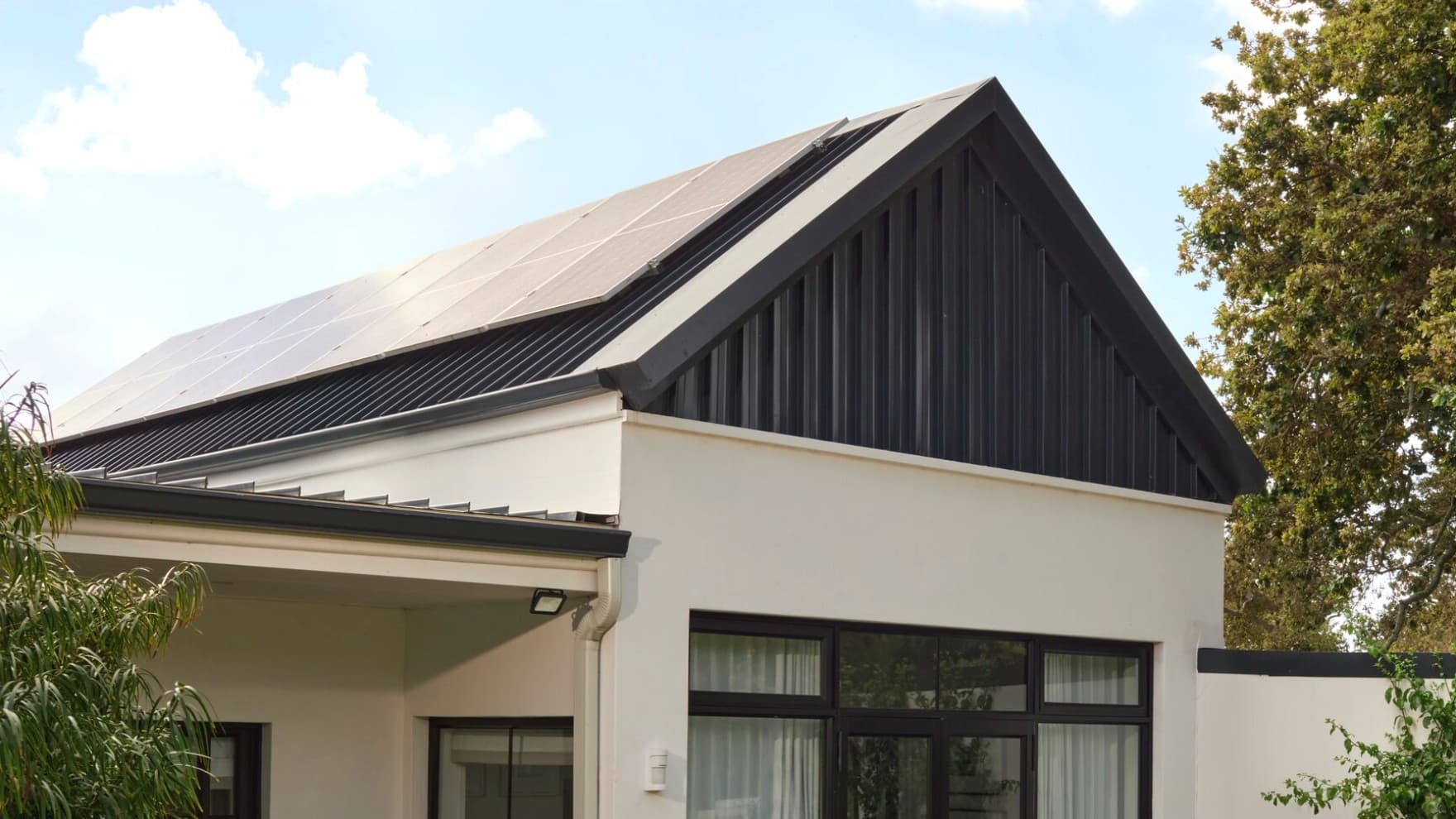 Zonnepanelen op een dak