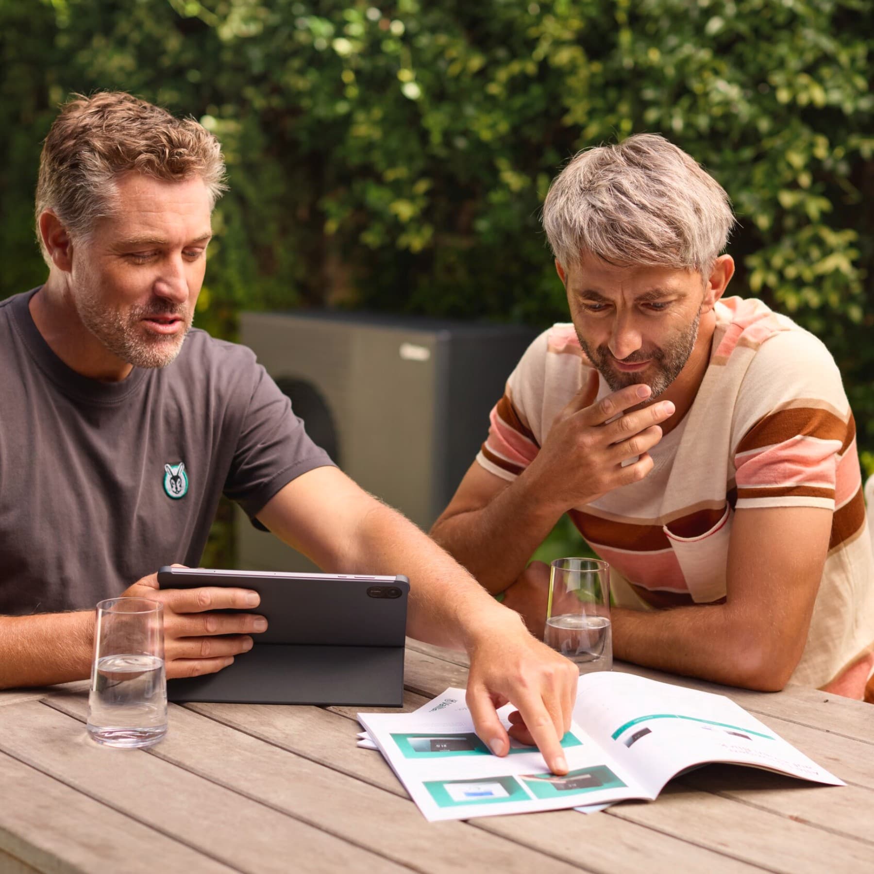 Installateur en klant in overleg