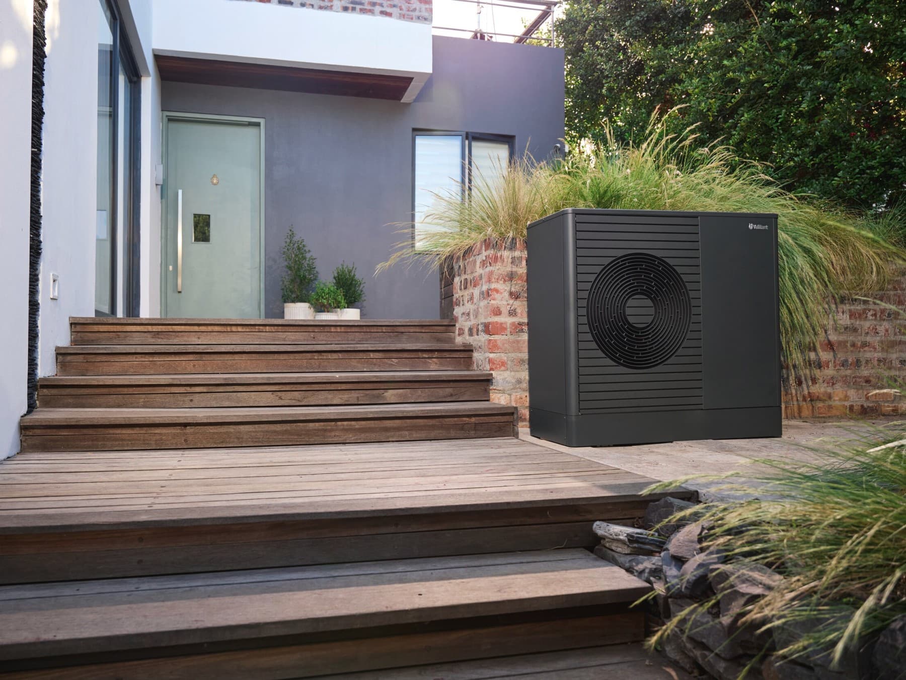 Warmtepomp van Vaillant voor een nieuwbouwwoning in tuin