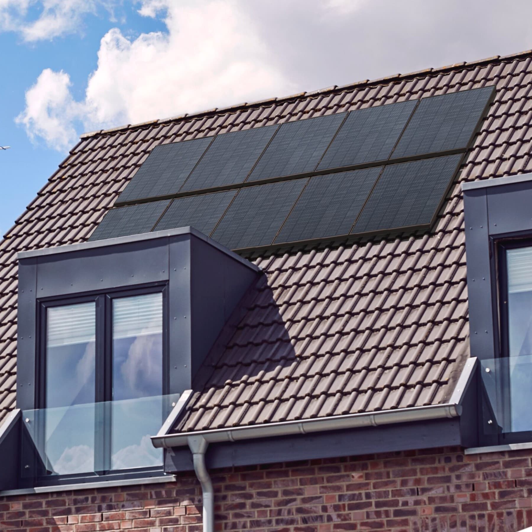 Zonnepanelen op een dak