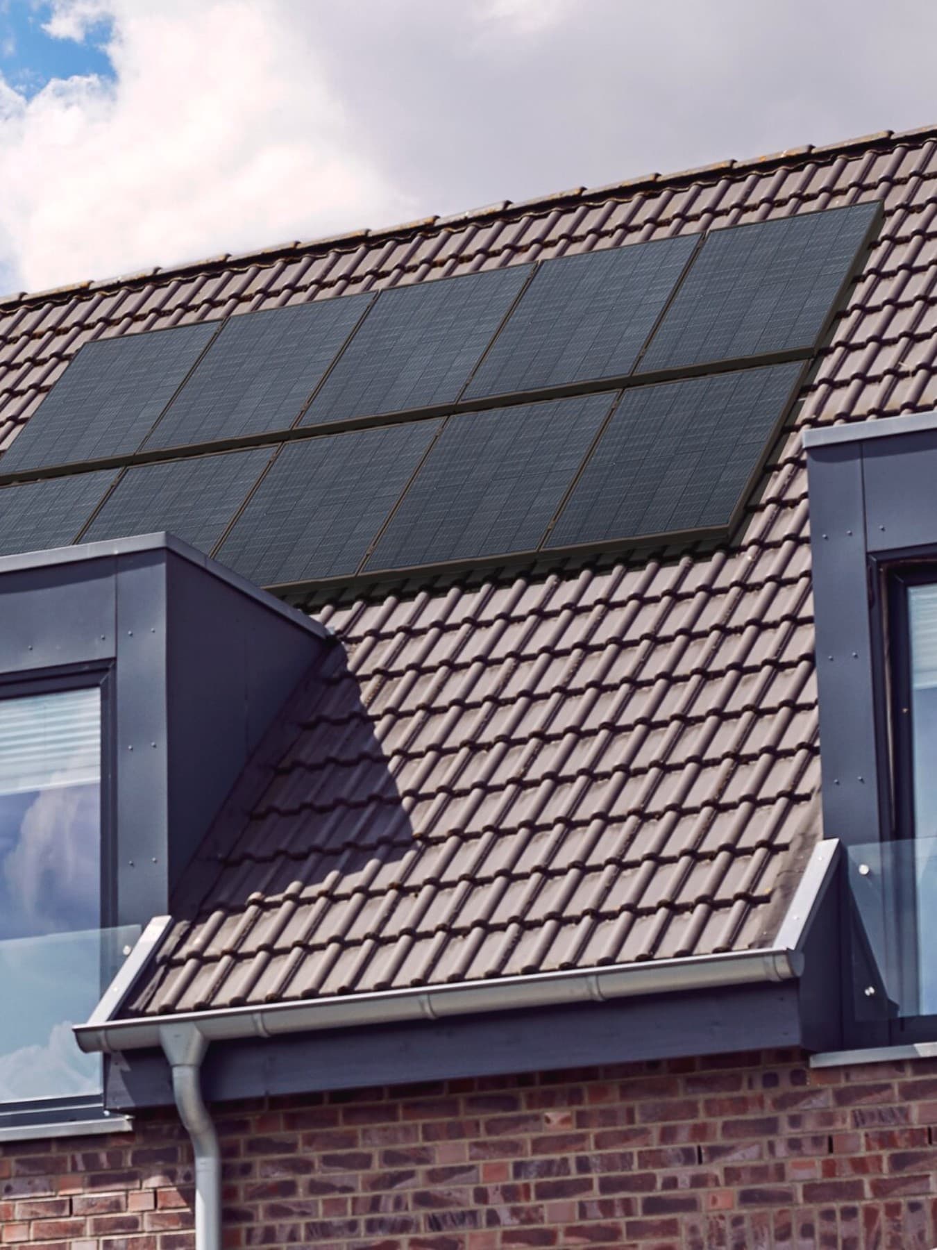 Zonnepanelen op een dak