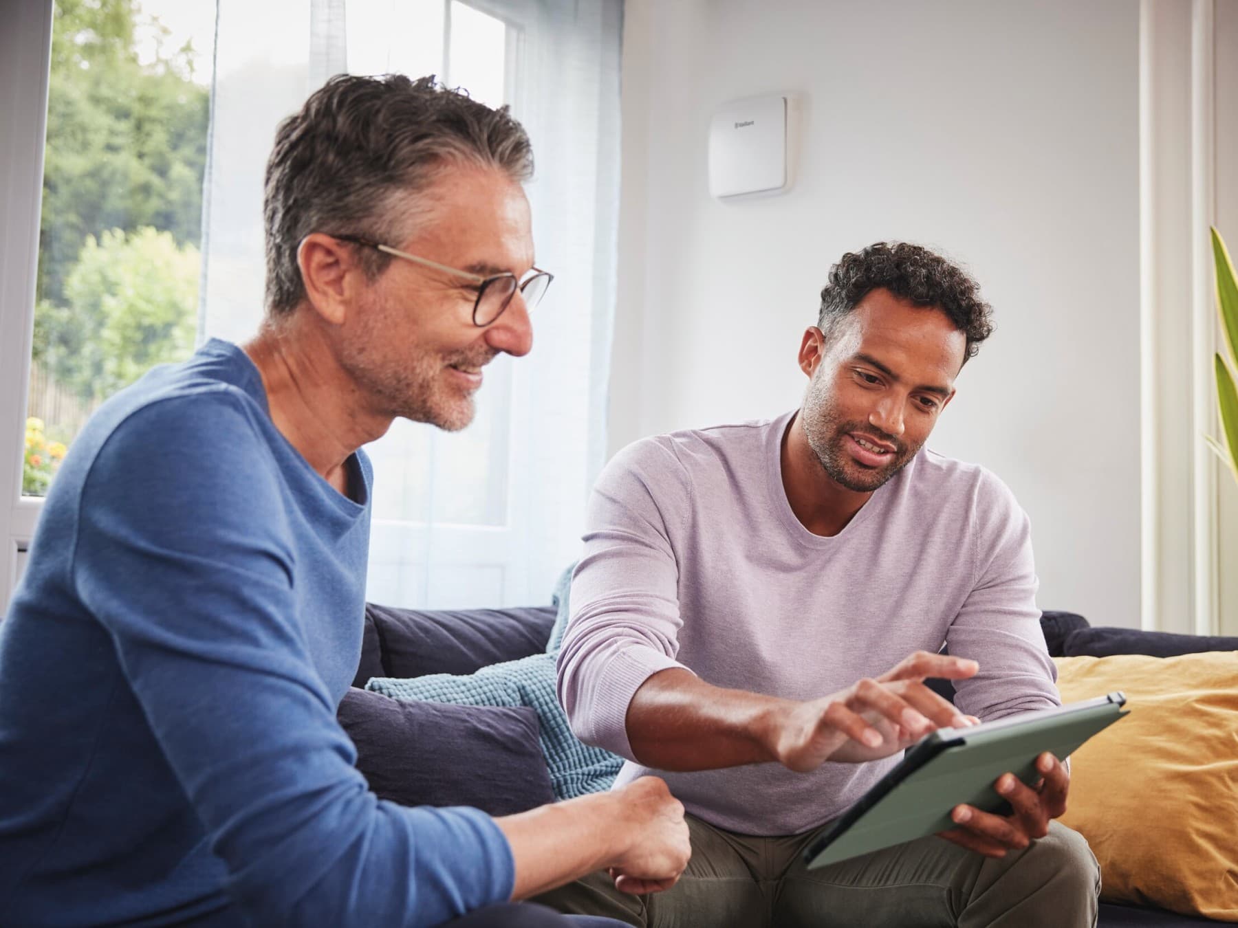 Man ontvangt advies voor de keuze tussen een warmtepomp en cv-ketel