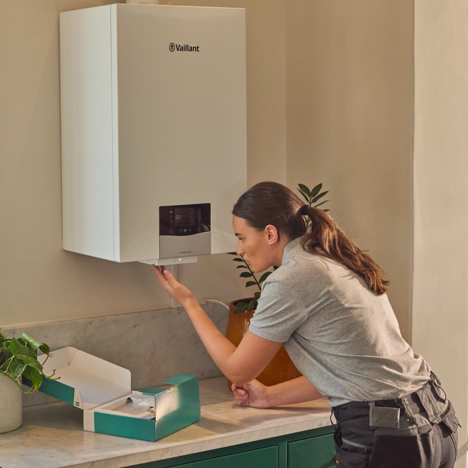 Wandgemonteerde gasboiler in een keuken