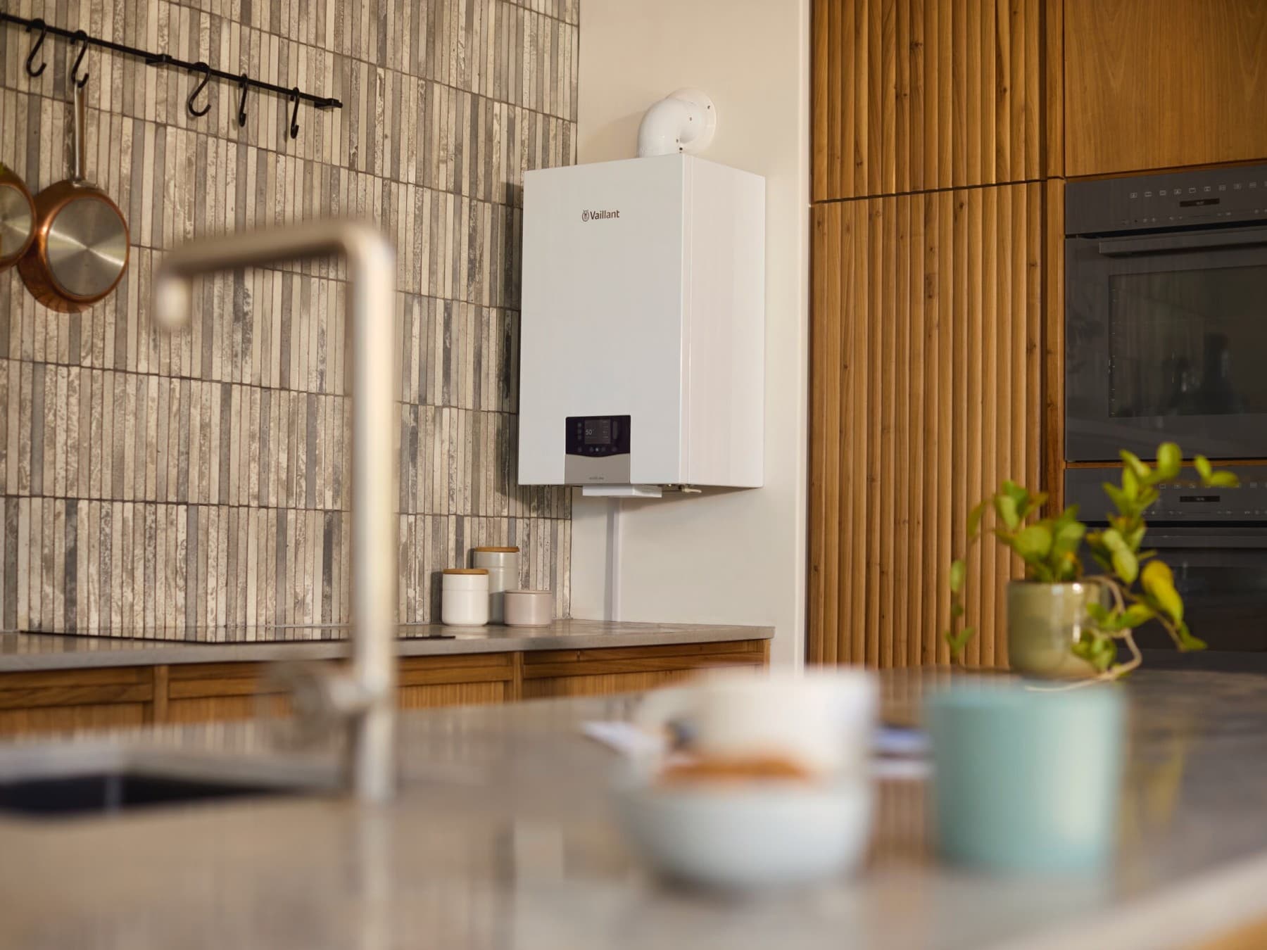 Een cv-ketel in een keuken