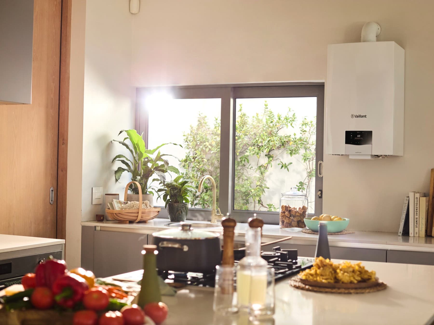 Vaillant-gasboiler hangend in een keuken